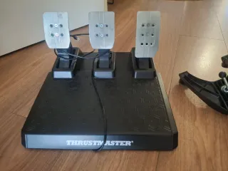 Base Thrustmaster T300 RS + pedali T3PM