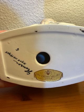 Figura femenina de porcelana italiana