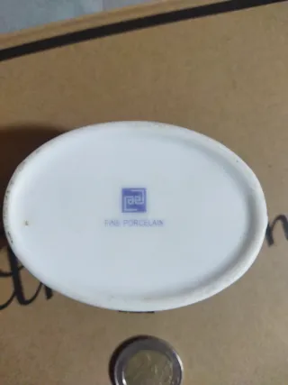 Pastillero o joyero ovalado con flores