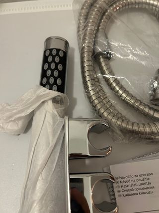 Ducha Wenko para lavabo con colgador