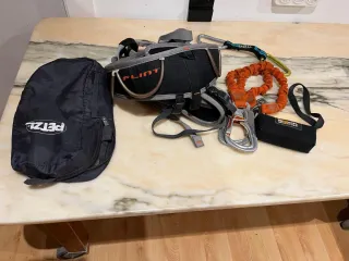 Equipo vías ferratas Rock Empire