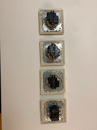 Lote 3 enchufes y 1 interruptor