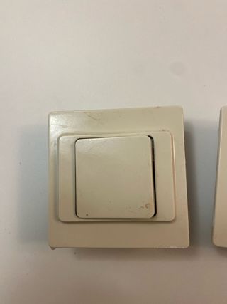 Lote 3 enchufes y 1 interruptor