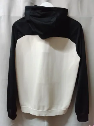 Sudadera Nike con cremallera y logo