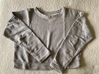 Sudadera crop Mango gris