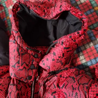 Abrigo acolchado estampado mujer