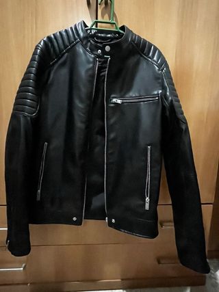 Cazadora efecto piel Zara