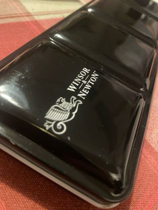 Caja Acuarelas Winsor & Newton 24 medio Godets