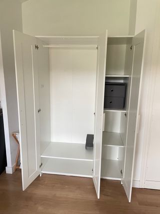 Armario ropero blanco con espejo