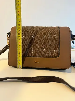 Bolso bandolera marrón con lentejuelas