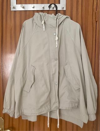 Chaqueta Zara Beige con Capucha