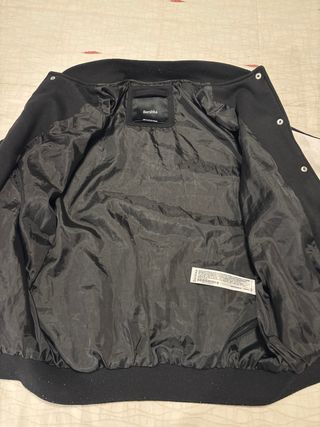 Chaqueta Bomber Bershka BRKLYN Negra y Verde