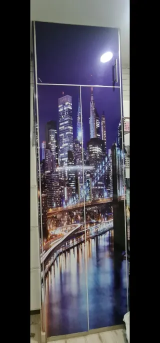 URGE.Mueble Escobero vinilado foto puente de New Y