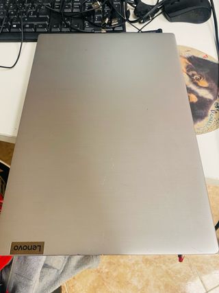 Portátil lenovo Gris en muy buenas condiciones