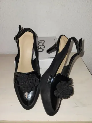 Zapatos Negros Charol y Ante con Flor