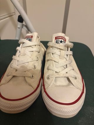 Tenis Converse Blancos y Rojos
