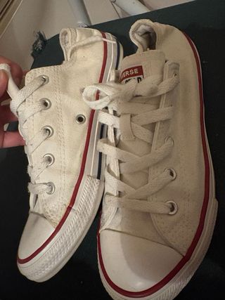 Tenis Converse Blancos y Rojos