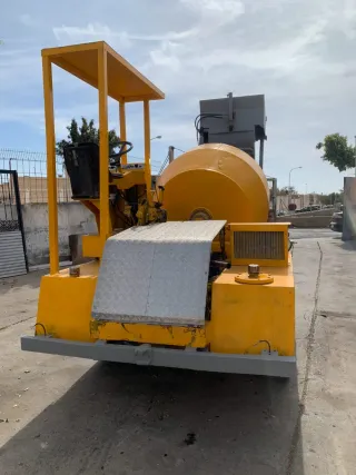 Hormigonera Autopropulsada Amarilla