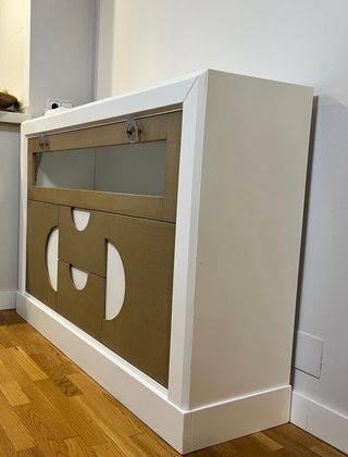 Aparador madera y cristal diseño moderno