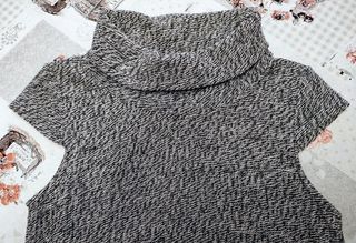 Vestito con maniche ad aletta