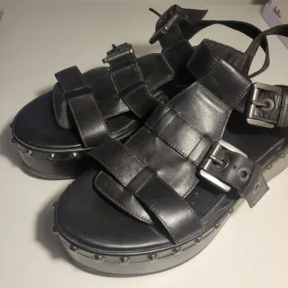 Sandalias Góticas Negras Plataforma Tachuelas GEOX