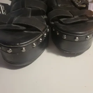 Sandalias Góticas Negras Plataforma Tachuelas GEOX