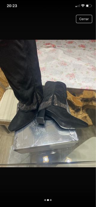 Botas altas negras con pedrería