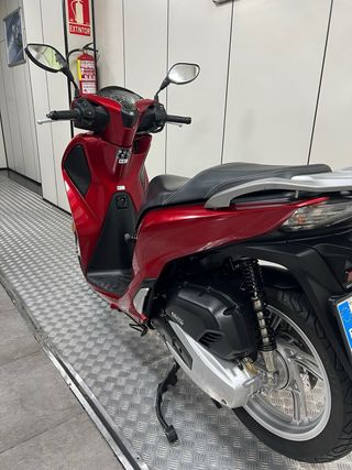 Honda SH 125 ABS Scooter Rojo