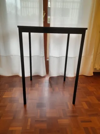 Tavolo quadrato colore nero Misure 67x67x92 h.