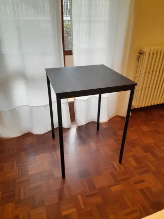 Tavolo quadrato colore nero Misure 67x67x92 h.