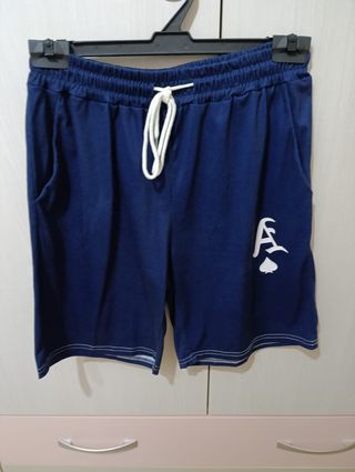 Conjunto deportivo azul con cordón