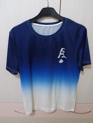 Conjunto deportivo azul con cordón