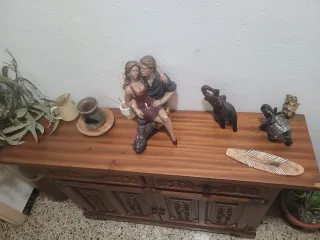 Mueble recibidor de madera tallada