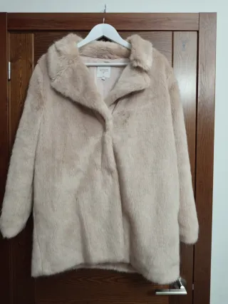 Abrigo rosa pastel de pelo sintético