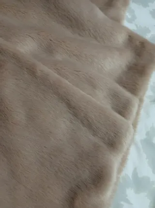 Abrigo rosa pastel de pelo sintético