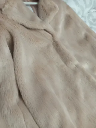 Abrigo rosa pastel de pelo sintético