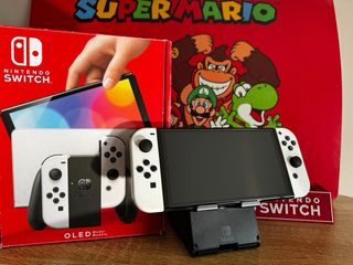 Nintendo Switch OLED come nuova con scatola e accessori