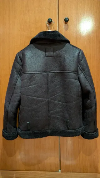 Chaqueta efecto piel vuelta negra