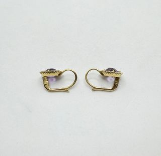 Pendiente de oro de 18k con piedras, 5.29 g.