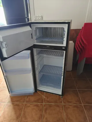 Nevera trivalente dometic