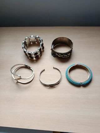 Pack 5 pulseras doradas y plateadas