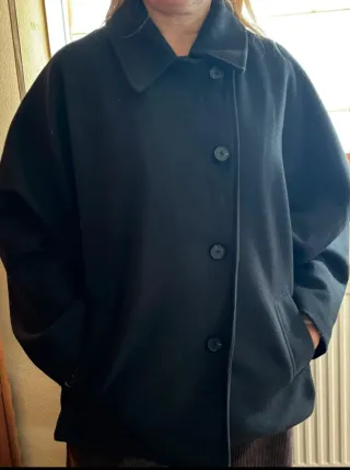 Abrigo negro oversize corto mujer