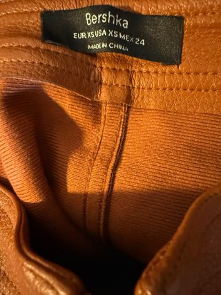 Falda marrón efecto piel