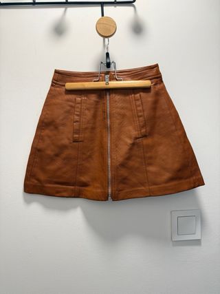 Falda marrón efecto piel