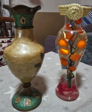 Jarrón decorativo dorado y verde