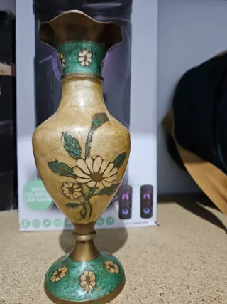 Jarrón decorativo dorado y verde