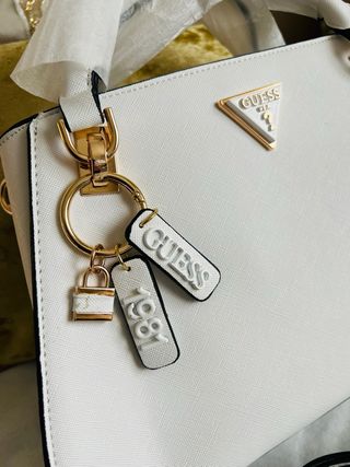 Bolso Tote Guess Blanco y Dorado