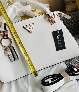 Bolso Tote Guess Blanco y Dorado