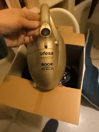 Aspirador Portátil Ufesa AM4330 800W