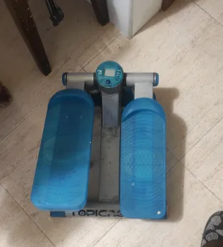 Banco de abdominales, mancuernas y step